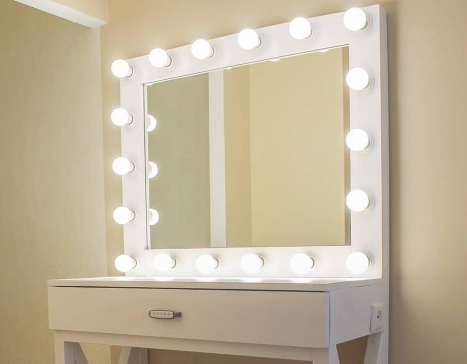 гримерное зеркало с подсветкой для макияжа